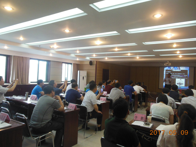 郑州大学张建华教授在濮阳市委组织部中青年干部培训班做题为《管理创新与领导艺术》的专题讲座
