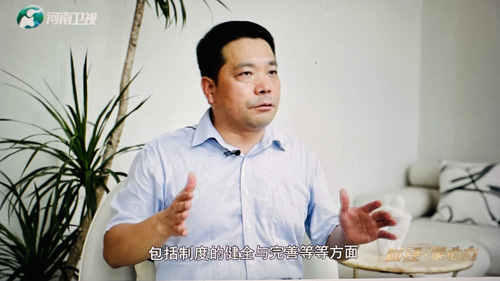 郑州大学张建华教授 郑州大学张建华教授在河南卫视解读中共中央 国务院关于促进民营经济发展壮大的意见