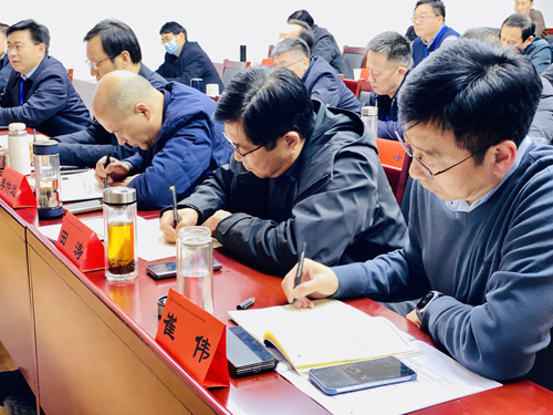 郑州大学张建华教授 张建华教授为商丘市市属国有企业领导人员能力提升研修班,作题为《抢抓科技变革机遇 激活企业创新动能》的专题讲座