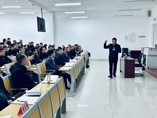 郑州大学张建华教授在陕西省榆林市为其“加强基层社会治理，提升防范化解重大风险与公共事件应急能力”研讨班，作题为《构建新型基层治理体系 切实强化基层治理能力》的专题讲座
