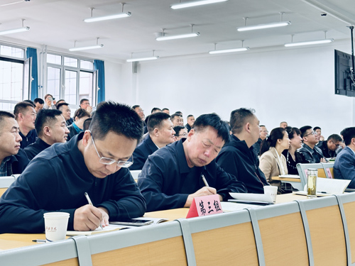 郑州大学张建华教授在陕西省榆林市为其“加强基层社会治理，提升防范化解重大风险与公共事件应急能力”研讨班，作题为《构建新型基层治理体系 切实强化基层治理能力》的专题讲座