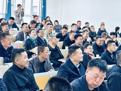 郑州大学张建华教授在陕西省榆林市为其“加强基层社会治理，提升防范化解重大风险与公共事件应急能力”研讨班，作题为《构建新型基层治理体系 切实强化基层治理能力》的专题讲座