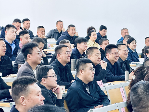 郑州大学张建华教授在陕西省榆林市为其“加强基层社会治理，提升防范化解重大风险与公共事件应急能力”研讨班，作题为《构建新型基层治理体系 切实强化基层治理能力》的专题讲座