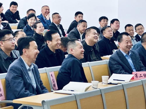 郑州大学张建华教授在陕西省榆林市为其“加强基层社会治理，提升防范化解重大风险与公共事件应急能力”研讨班，作题为《构建新型基层治理体系 切实强化基层治理能力》的专题讲座